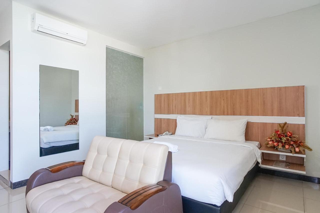 Hotel Royal Манадо Екстер'єр фото